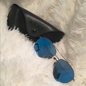 **BRAND NEW**DIFFeyewear blue mirror sunglasses
